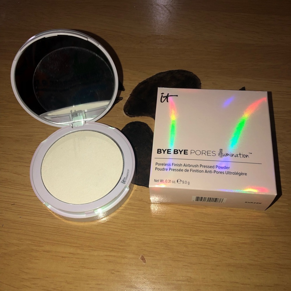 it Cosmetics Radiant Translucent Pressed Powder